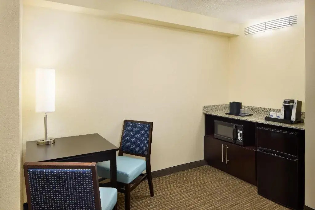 Holiday Inn Express & Suites Alpharetta by IHG