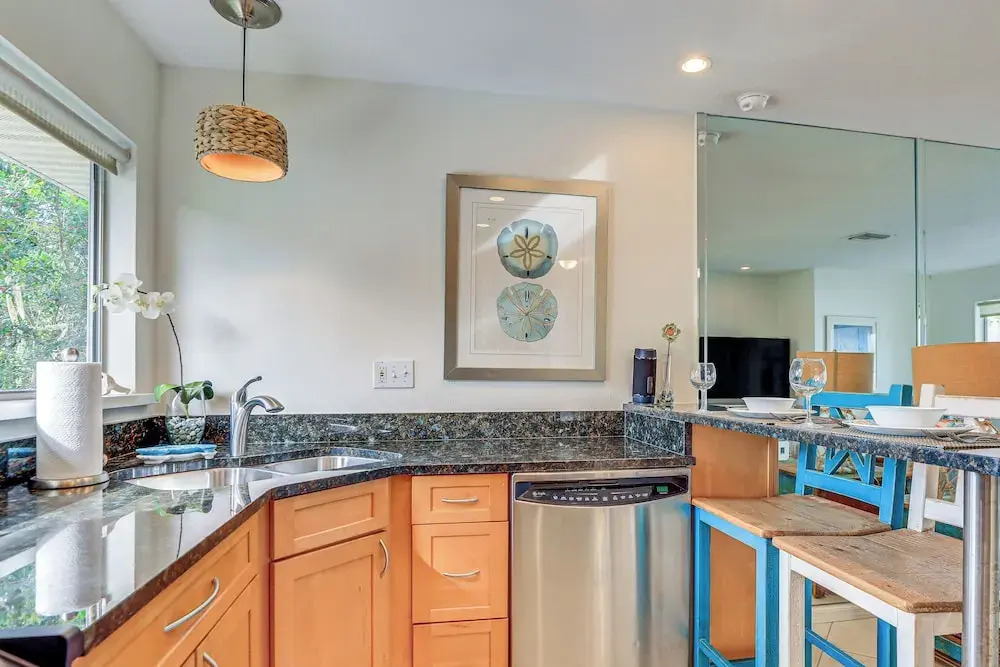 Siesta Keys Home w/ Deck Half Mile to Turtle Beach