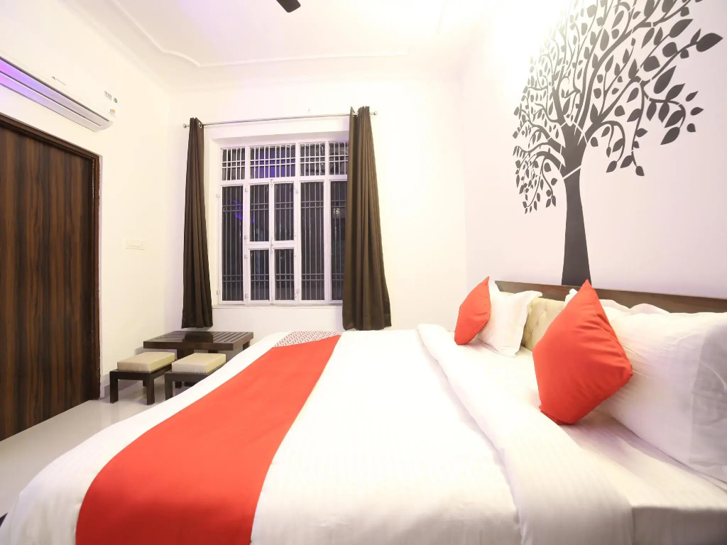 OYO 23109 Hotel Crossroads