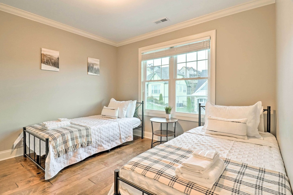 Modern Black Mountain Cottage: 17 Mi to Asheville!