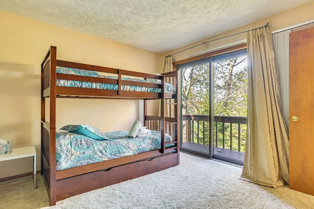Walk to Beach: Arrowhead Lake Home