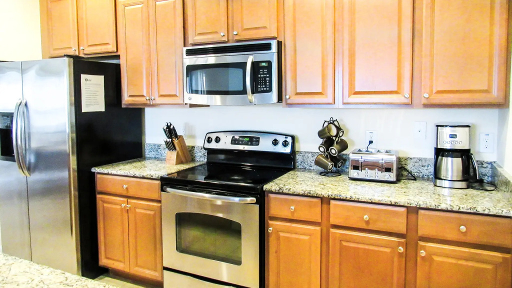 Magical 4 bed/3 bath home w/pool, grill & more!, Kissimmee, US