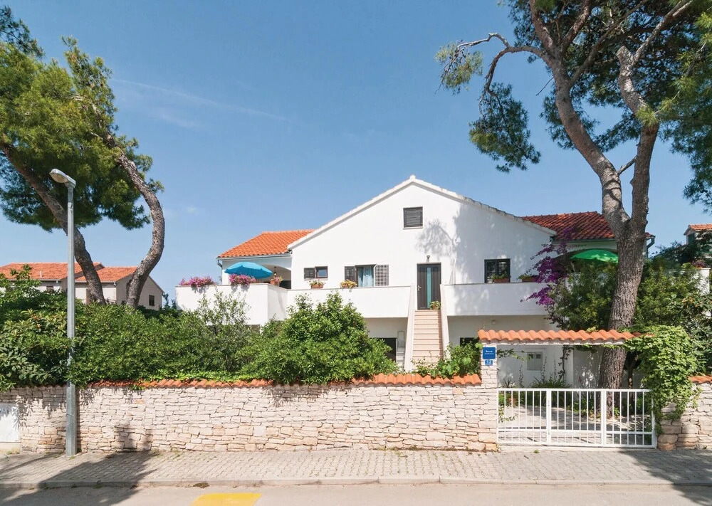 Awesome Apartment in Supetar With 2 Bedrooms and Wifi