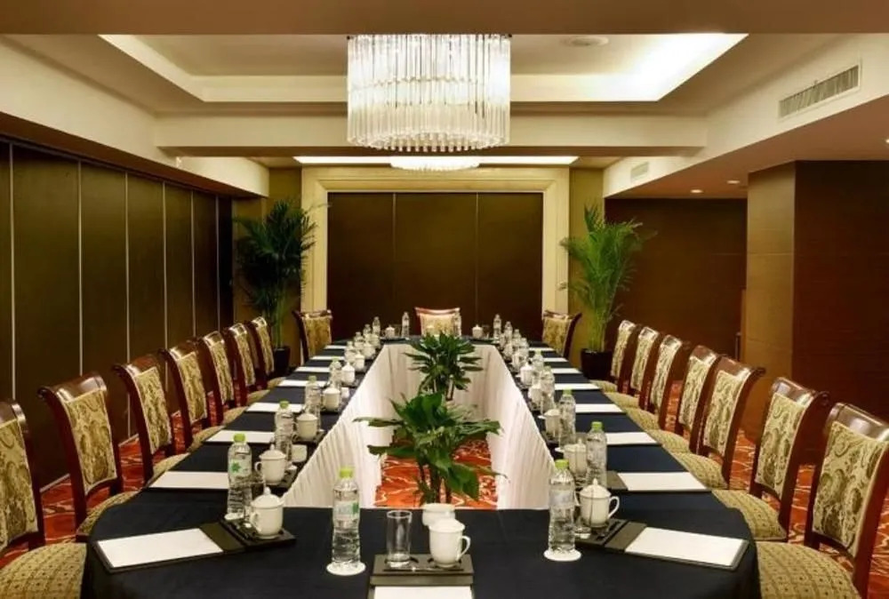 Ningbo Holiyacht Crystal Hotel