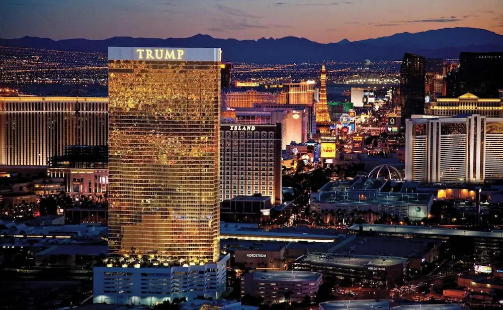 Newly Renovated Exquisite Trump Studio 1712 Great Views