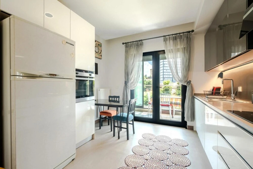 Elegant Flat With Balcony in Kartal