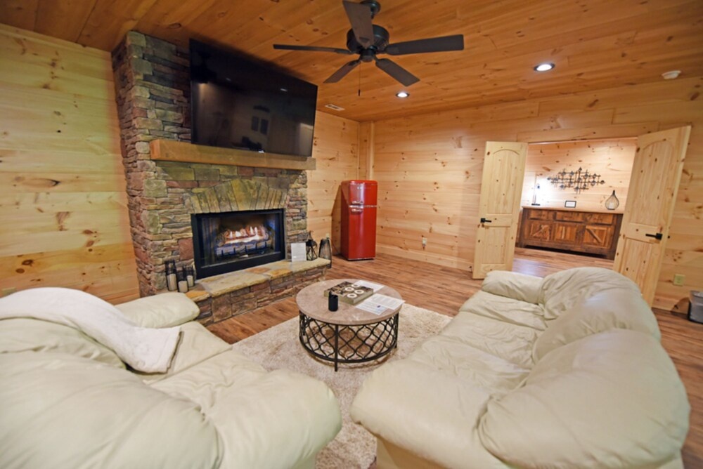 Hidden Creek Cabin by Escape to Blue Ridge