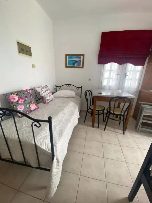 AEOLOS Apartments