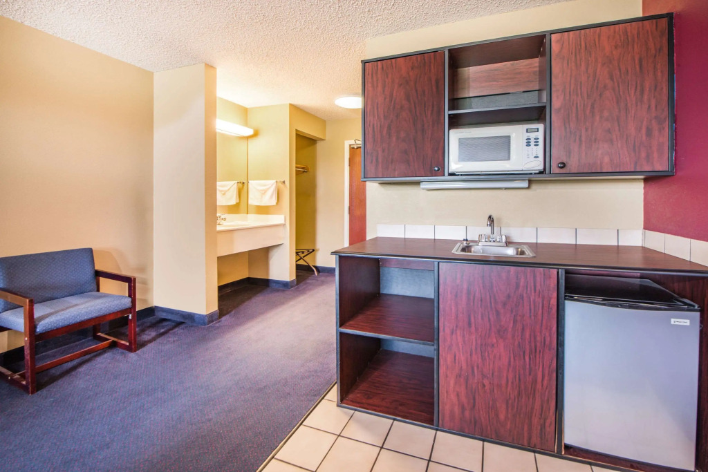 Super 8 by Wyndham Big Cabin/Vinita Area