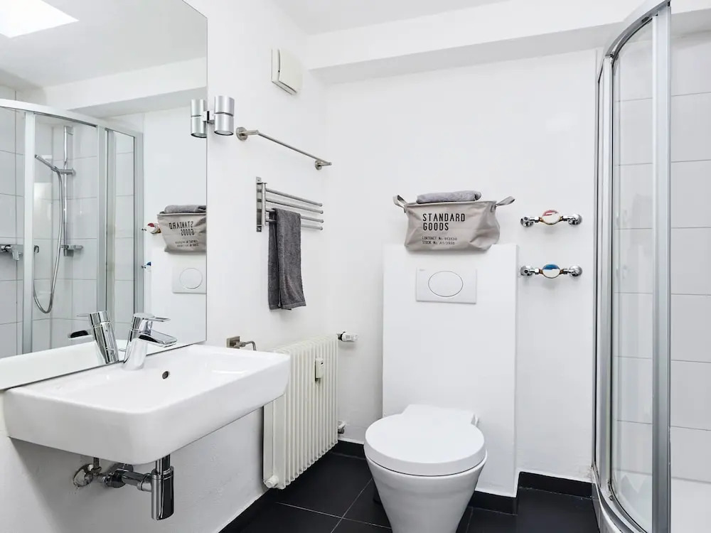 criston apartments - central living P