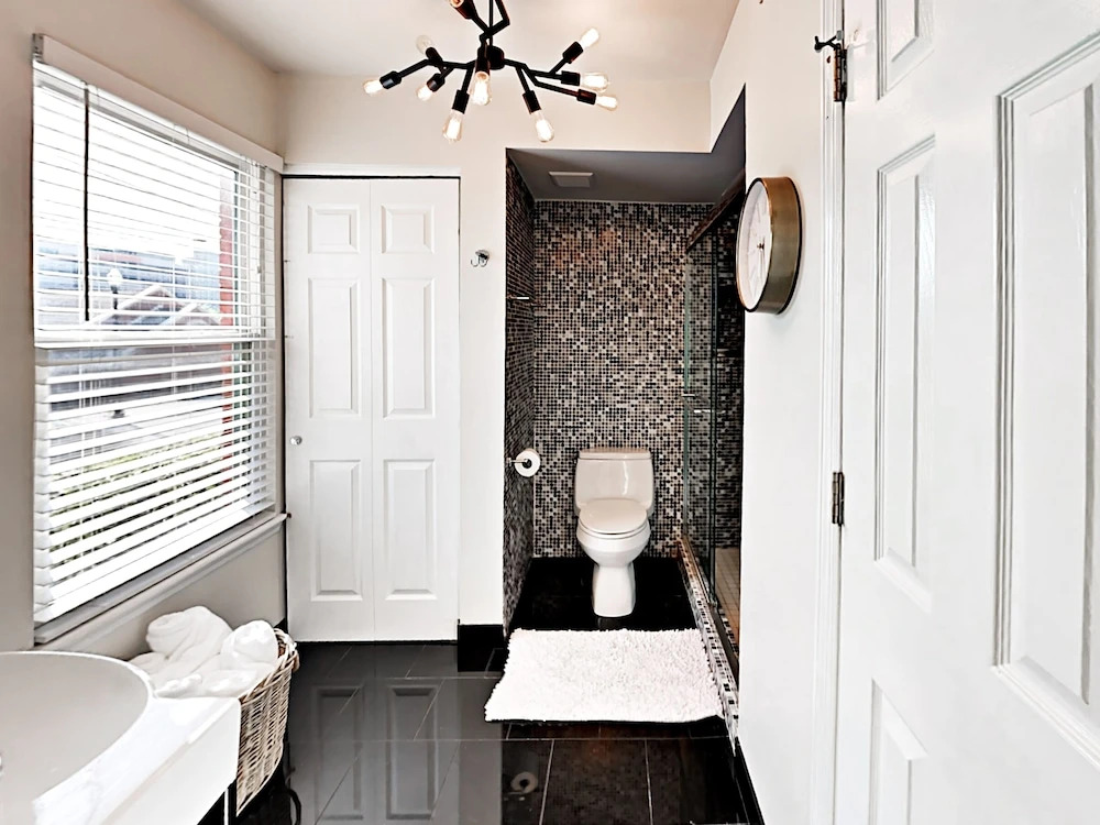 Chic SoBro - 1 Br Apts