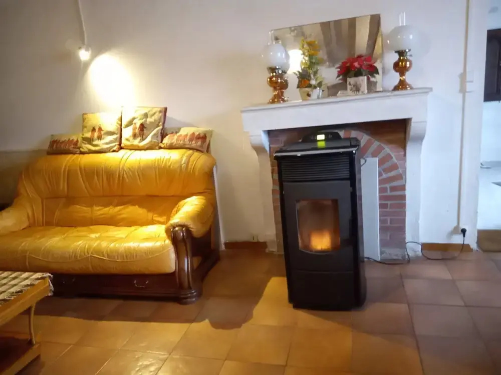 Traditional Holiday Home in Brinon sur Beuvron