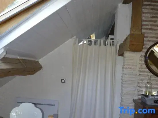 Maison l'Amerique Welcome You to One of Their Rooms. Dogs Are Also Welcomed