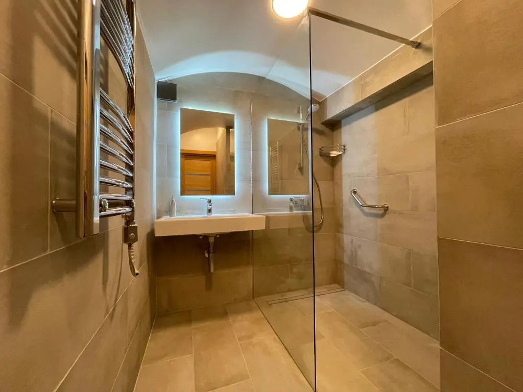 Modern guest house in city center I Room 1