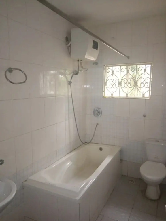 White House Apartment & Suites