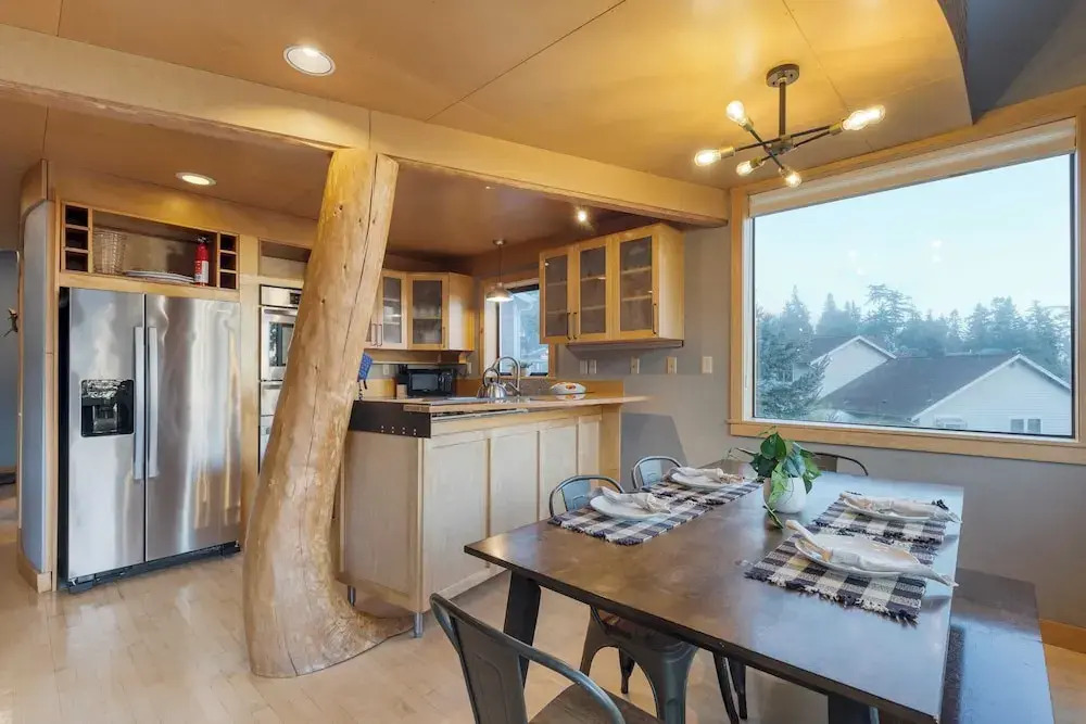 Deck Views, Fire Pit, Pool, 3 Mins to Beach Madrona Tree Retreat by Avantstay