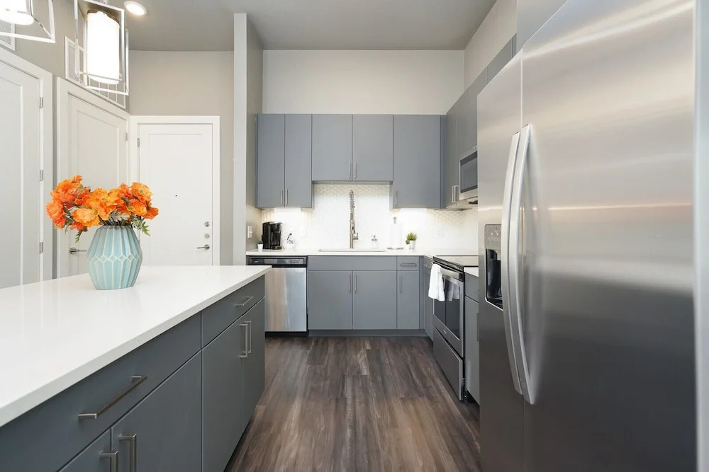 1 BR and 2 BR near Downtown by Frontdesk