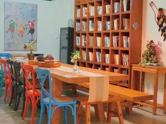 Yunbo Qilu Hostel
