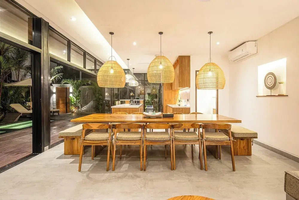 Elegant 6BR Canggu Villa Steps From the Ocean