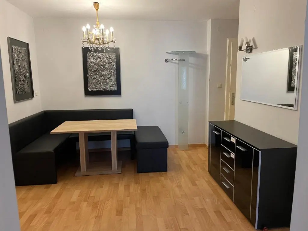 Spacious 2 bedroom apartment Zell-am-See town center