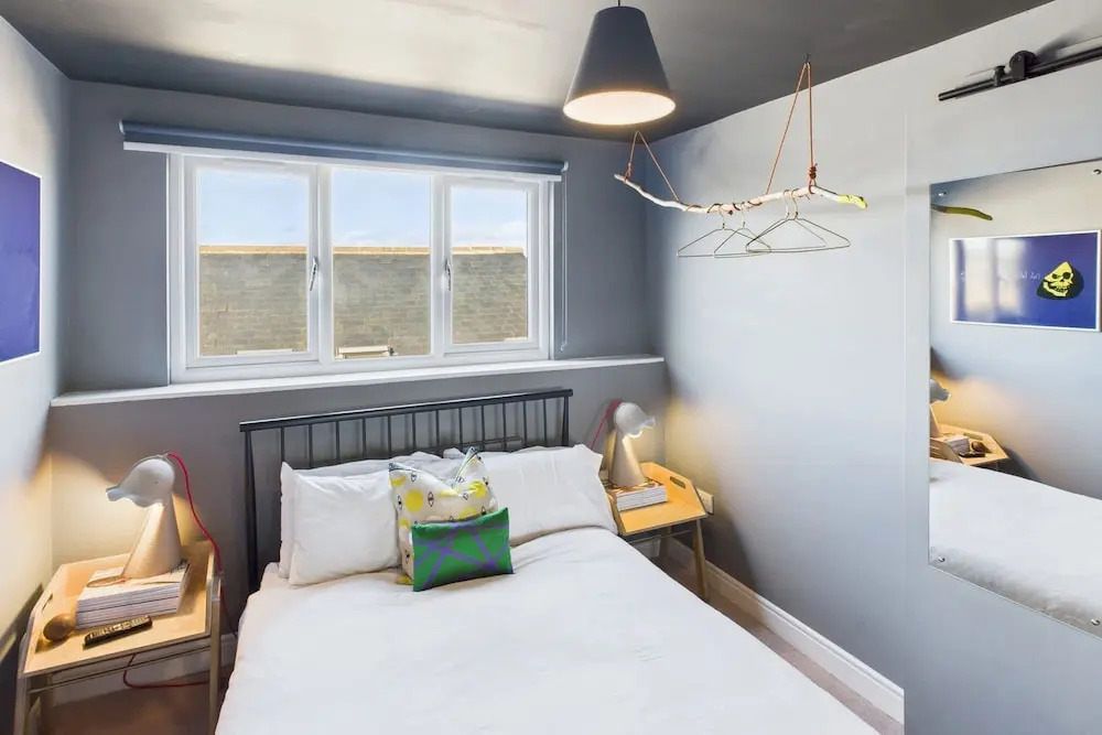 Host Stay The Artists Pad
