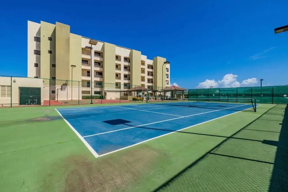 Unique 2BR Penthouse w Privaterooftop Palmbeach