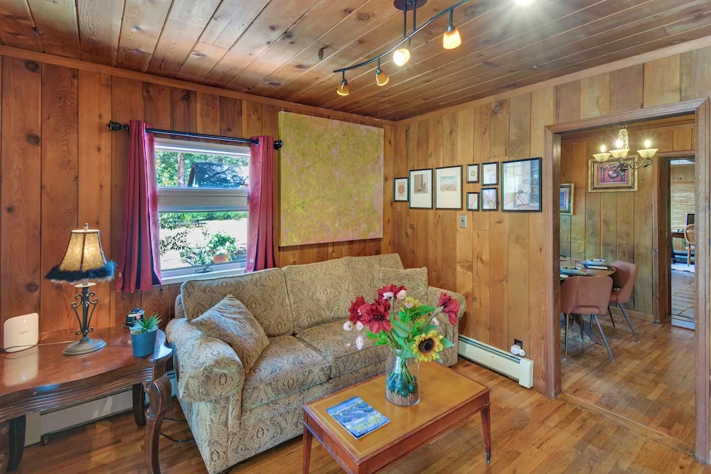 Remodeled Lake Cabin, Stunning Mtn View, New Patio
