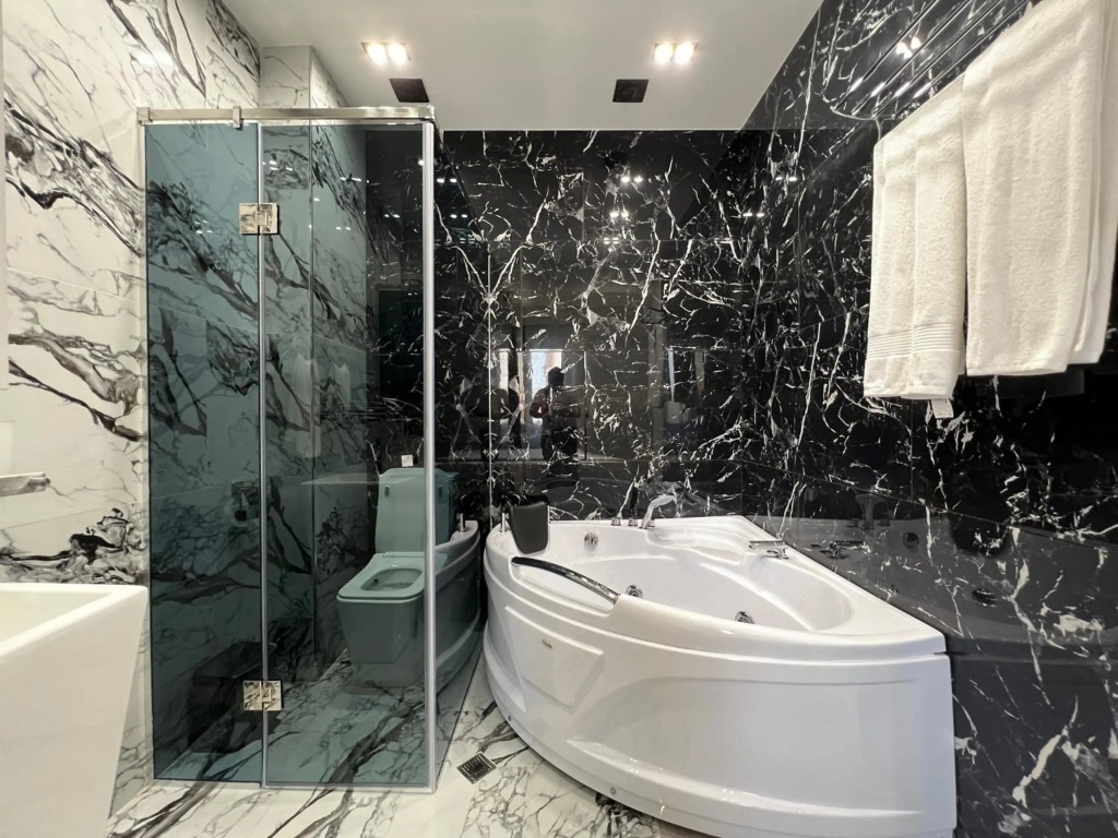 Derenik Demirchyan street, 2 bedrooms Modern, Beautiful apartment DE333