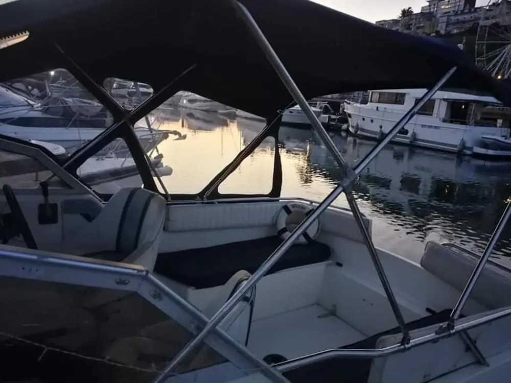 Traditional Boat Sleeps 2 With Cafe