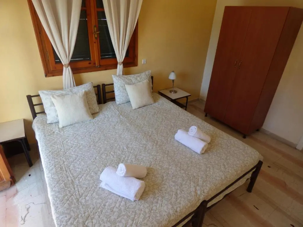 Ipsos Marias Apartments