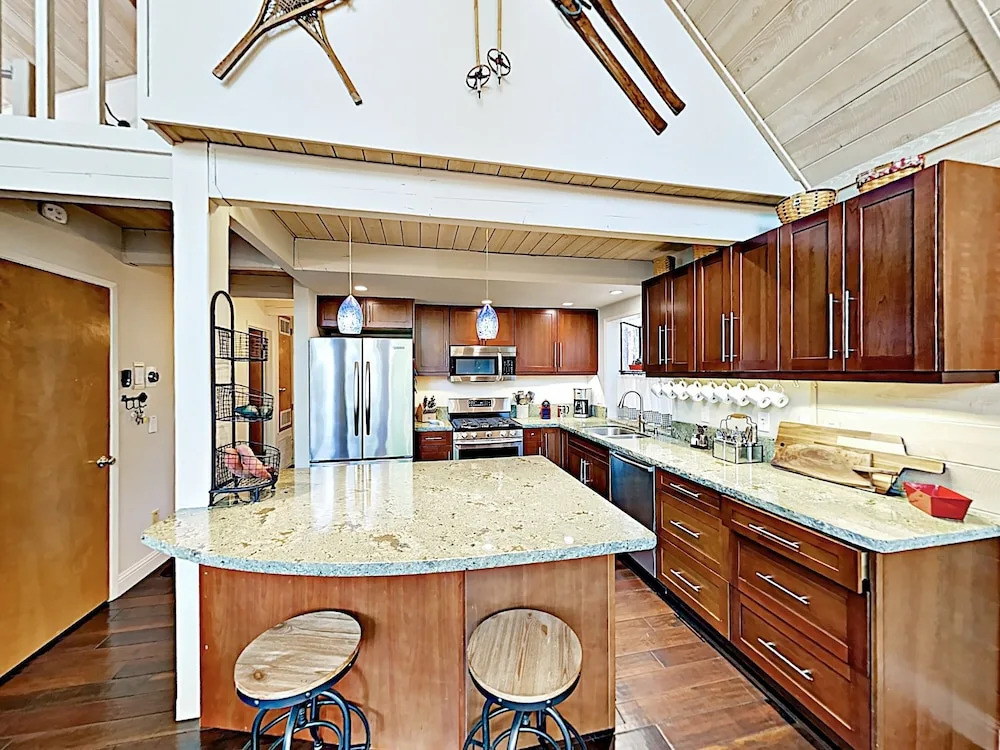 New Listing! Modern W/ Pool & Private Garage 4 Bedroom Home
