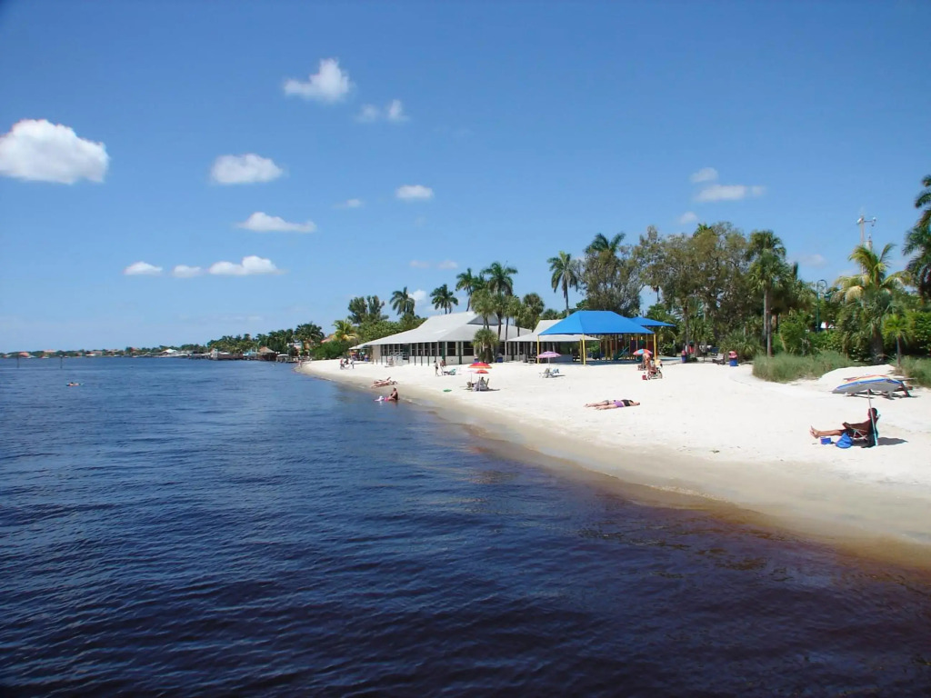 Waterfront Villa Ocean Drive ID1431