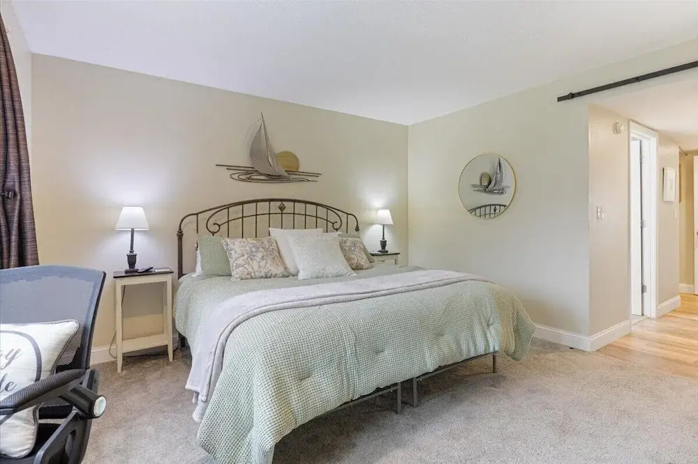 Lakefront Osage Beach Condo + Workspace w/ Pool Views