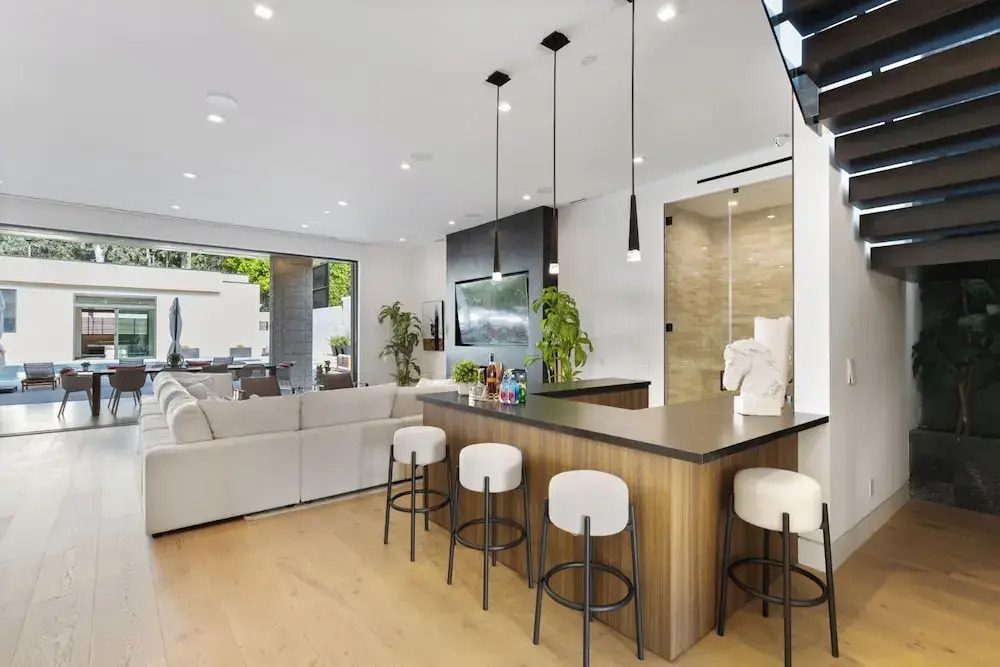 Melvin - Modern Contemporary Estate w/ Backyard + Pool & Spa