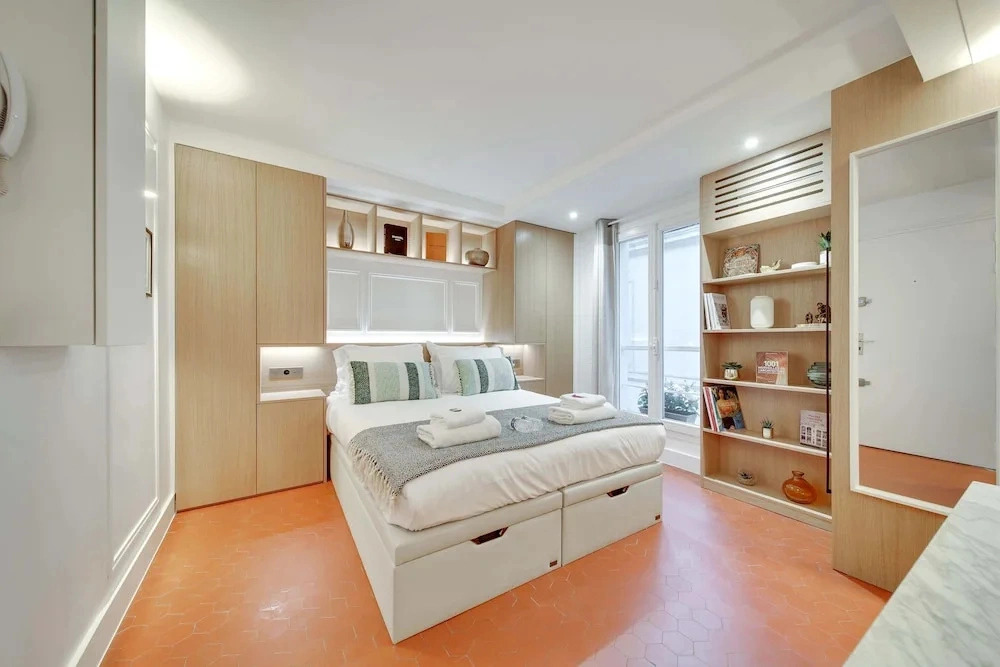 Historical Apartment in the Heart of Paris - 3