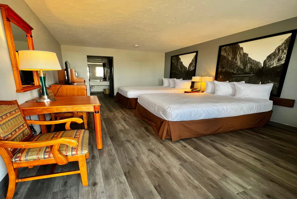 Super 8 by Wyndham Sealy