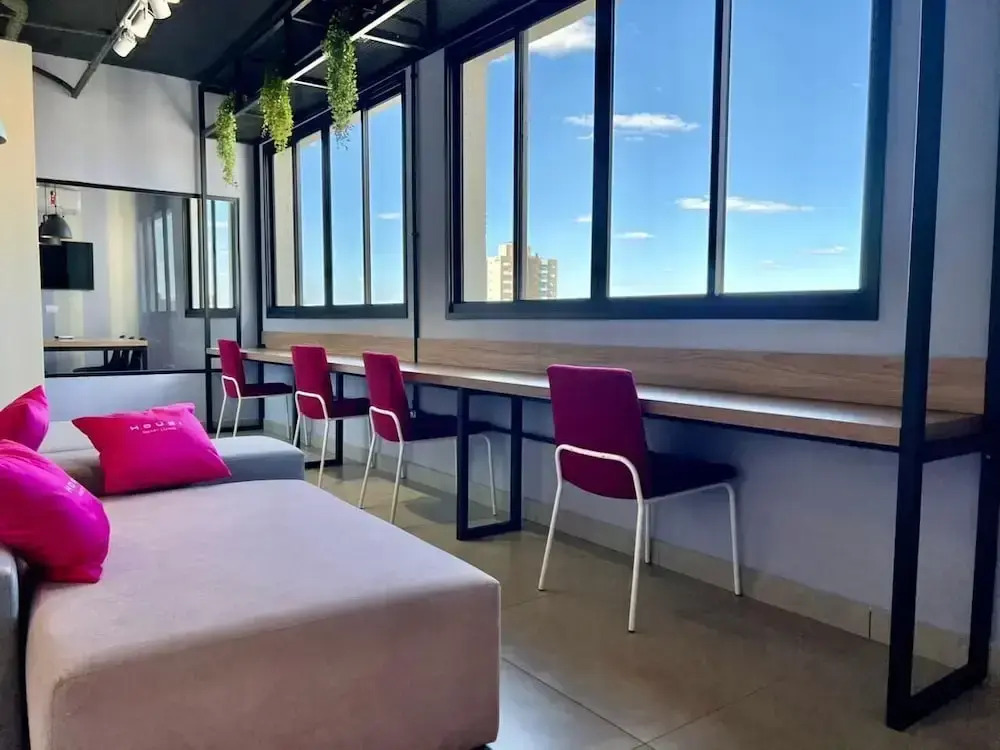 Aptos 1 ou 2 quartos no Centro com Piscina e Academia