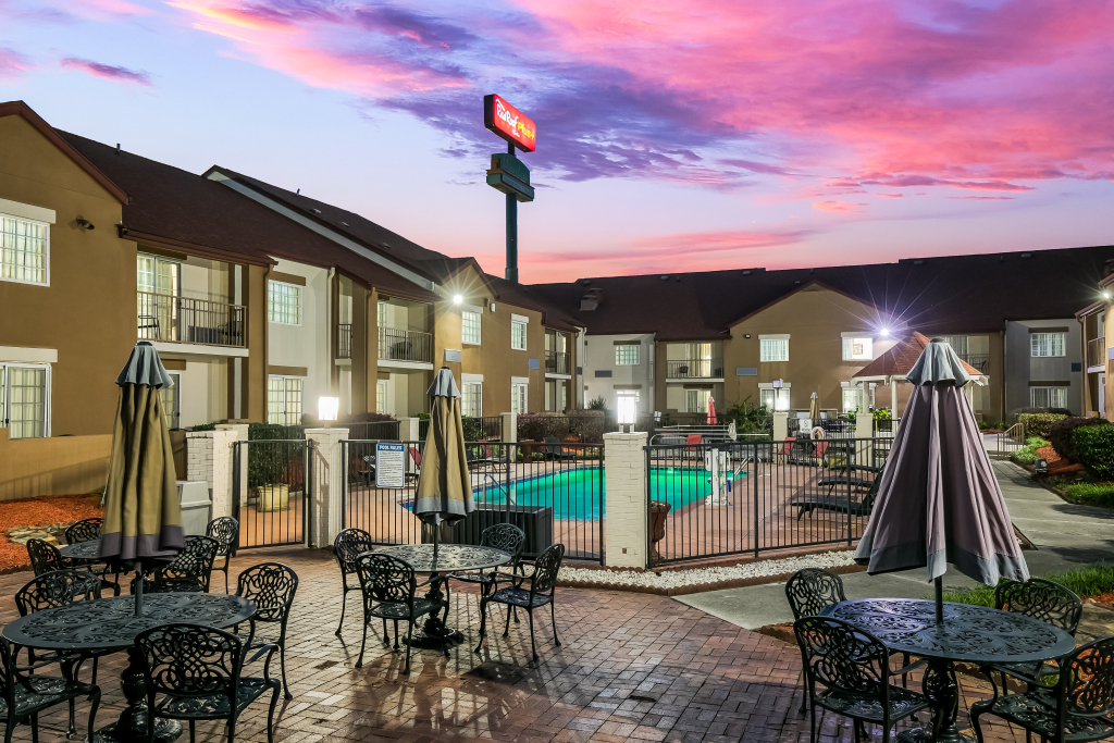 Red Roof Inn PLUS+ & Suites Knoxville West - Cedar Bluff