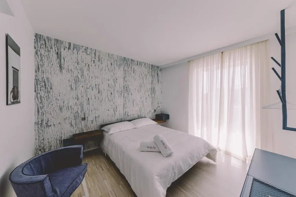 Suite 10 Home Design & Spa