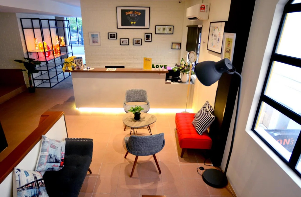 Don's Den Hotel