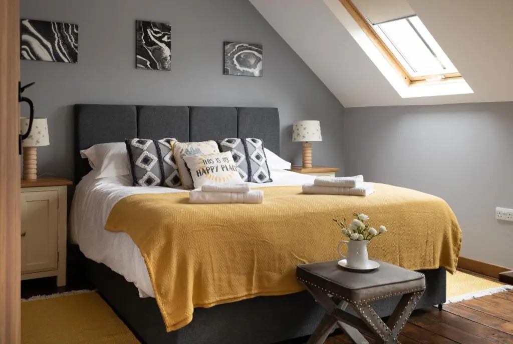 Berry Cottage - 4 Bedroom, Pet-Friendly Cottage Sleeping 8