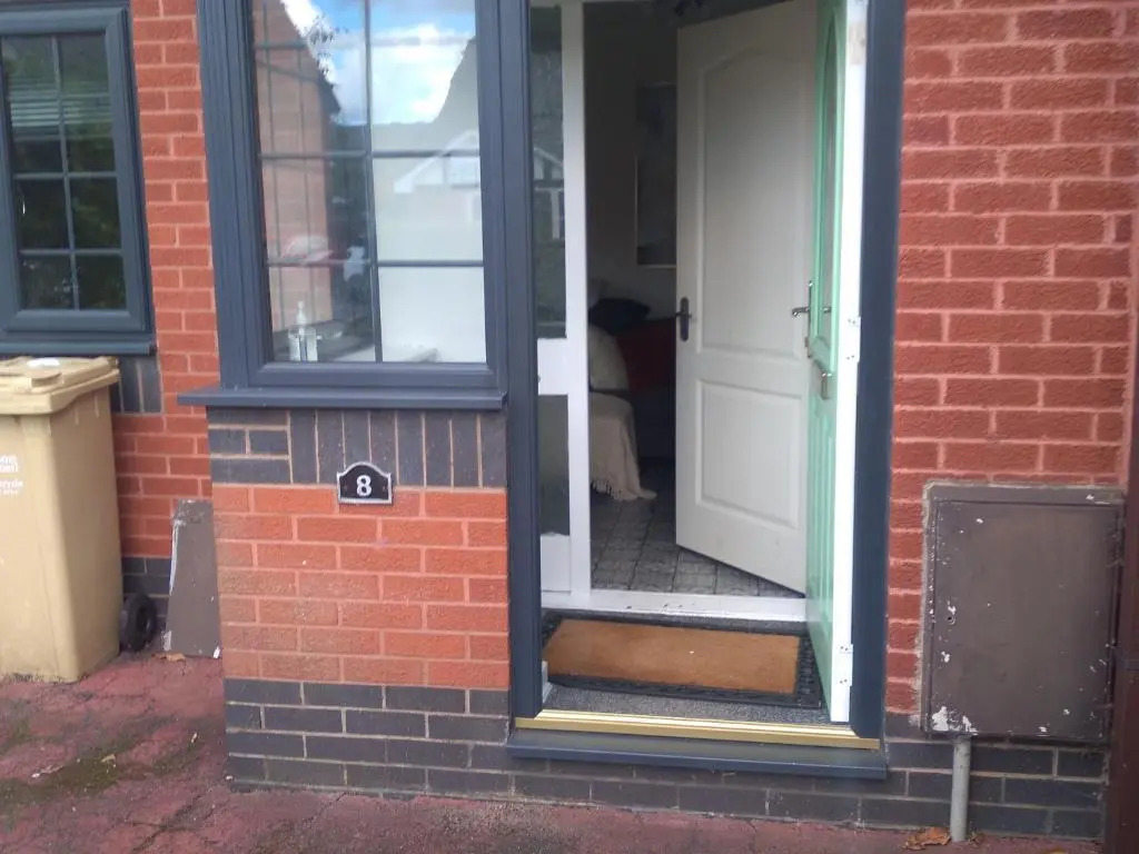 2 Bed House - Sleeps 4 - Pets - Garden - Parking