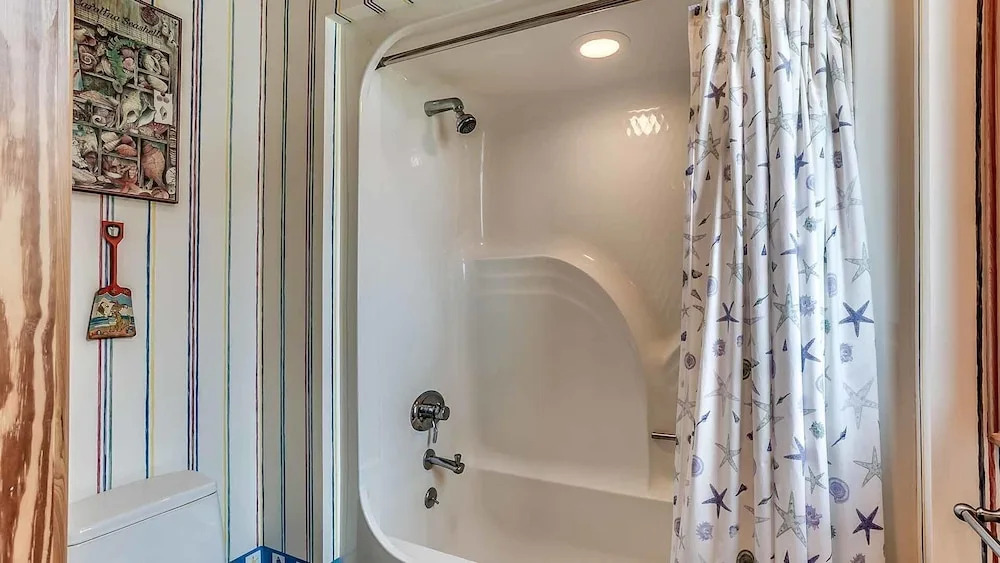 The Boat - 8 Br Home