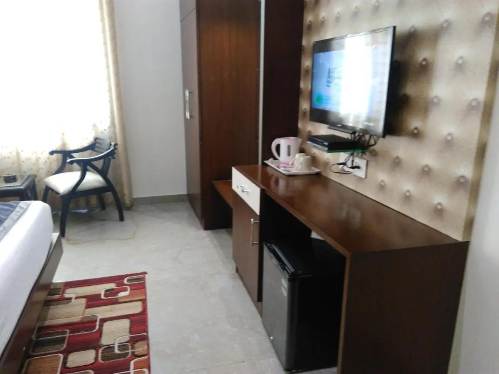Hotel Taj Heights