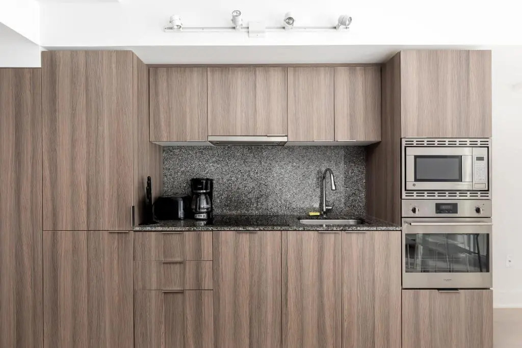 Upscale & Modern 1bd + Den in heart of Downtown!