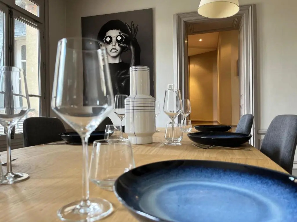 Appartement haut standing 125m2 / Parking privé plein centre-ville avec vue panoramique