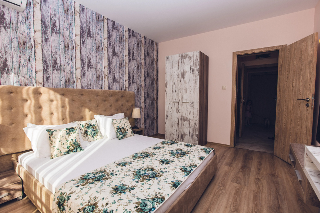 Avenue Deluxe Hotel