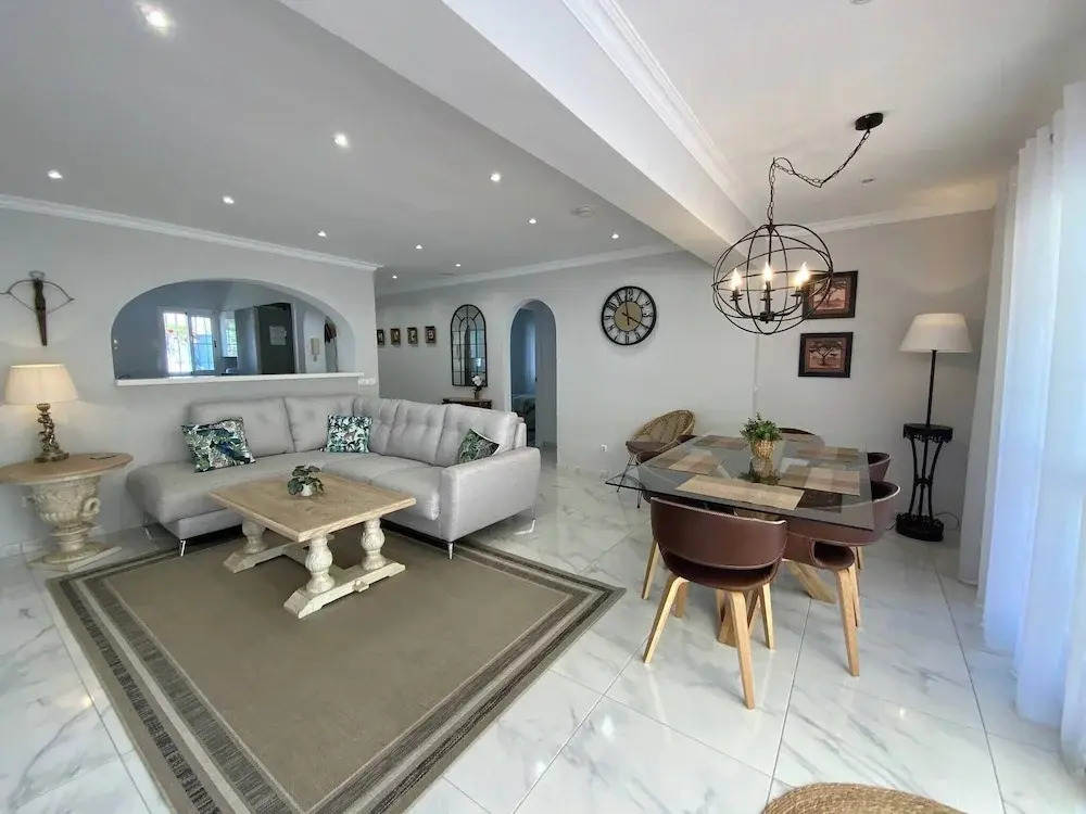 Villa With Pool, Walk to Beach, Restaurants, Shops