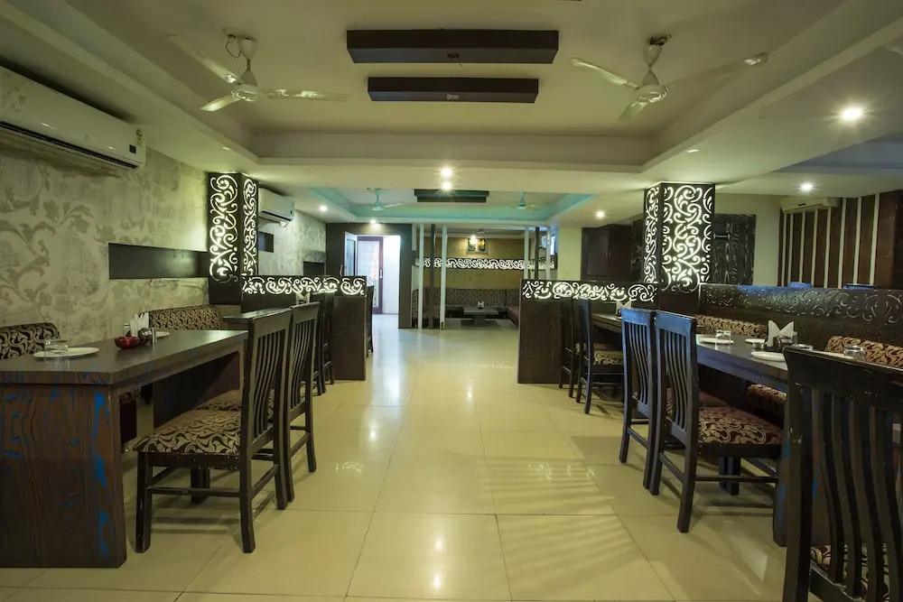 OYO 5738 Hotel Lords Inn