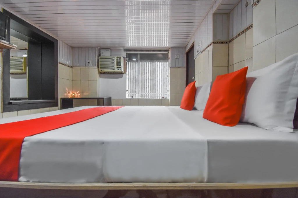 OYO 70985 Hotel Mayur